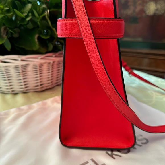 NWOT MICHAEL KORS Medium Karla East West Satchel - Picture 8 of 8